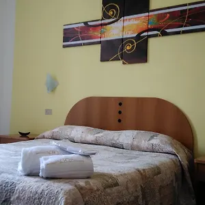 Hotel Tirreno, Milán